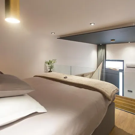 Castel Beachfront Apartment