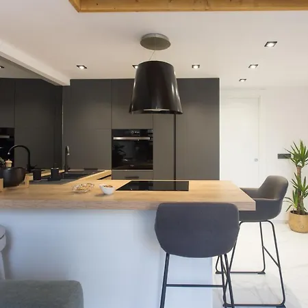 Castel Beachfront Apartment *
