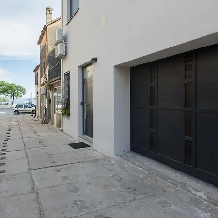 Castel Beachfront * Kastela