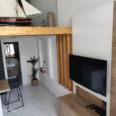 Castel Beachfront شقة *