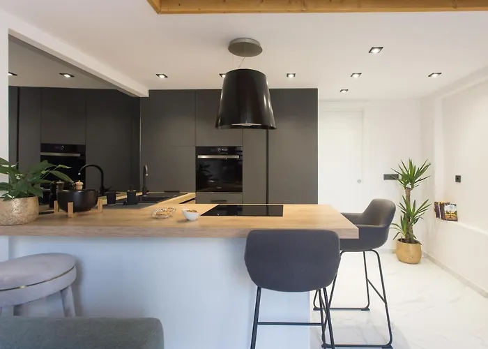 Castel Beachfront Daire *