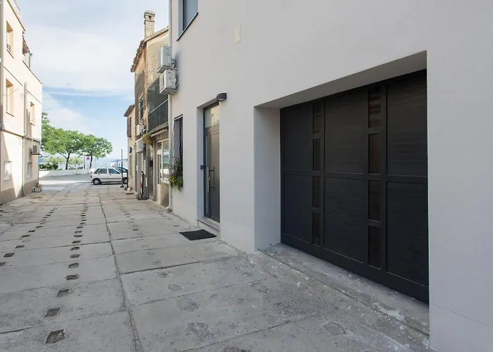 Castel Beachfront * Kastela