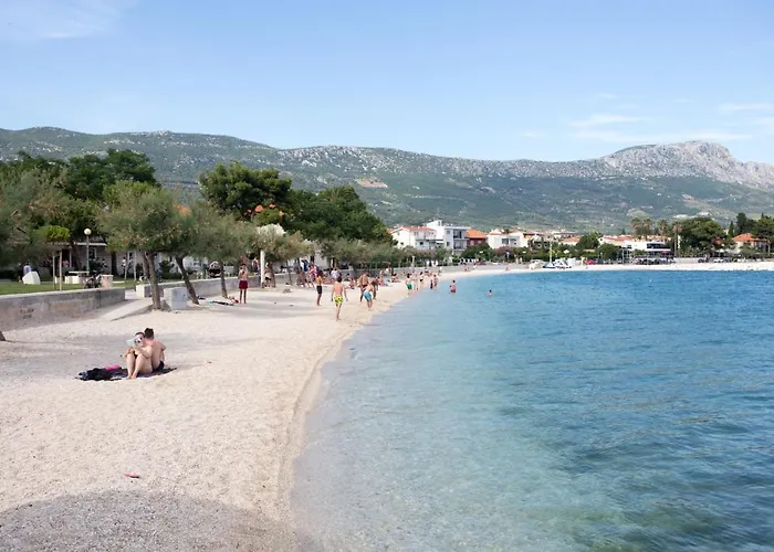 Castel Beachfront Daire *