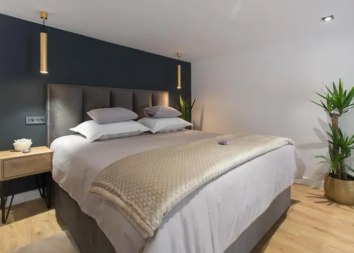 Castel Beachfront * Kastela