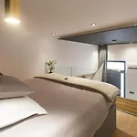 Castel Beachfront Apartman
