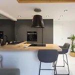 Castel Beachfront Apartman *