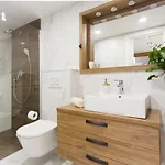 Castel Beachfront Apartman