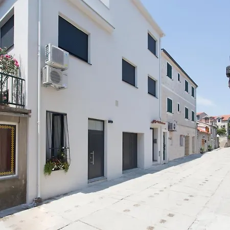Lägenhet Castel Beachfront Kaštela