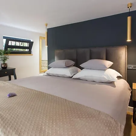 Castel Beachfront דירה
