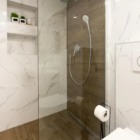 Castel Beachfront Apartment *