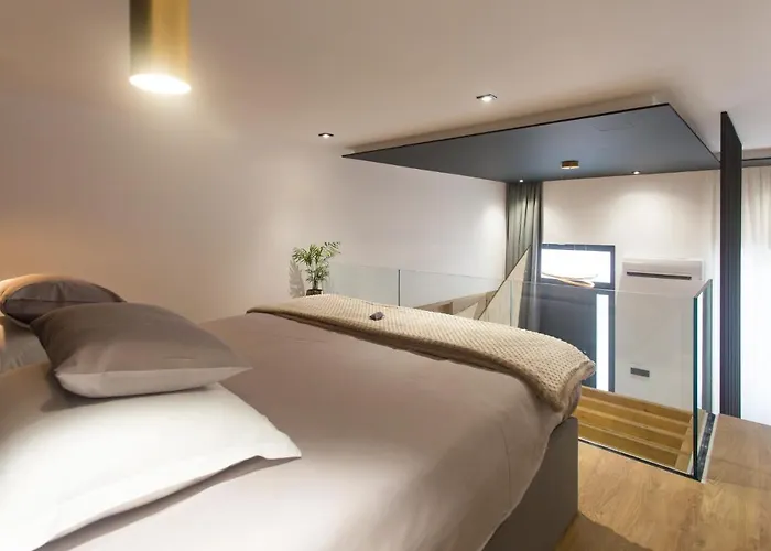 Castel Beachfront Lejlighed