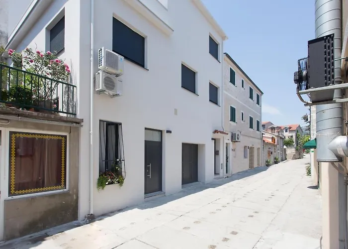 Lägenhet Castel Beachfront Kaštela