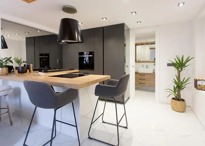 Castel Beachfront דירה