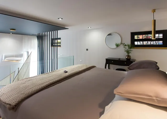 דירה Castel Beachfront