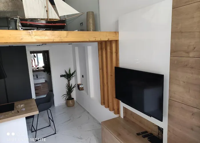 Castel Beachfront דירה *